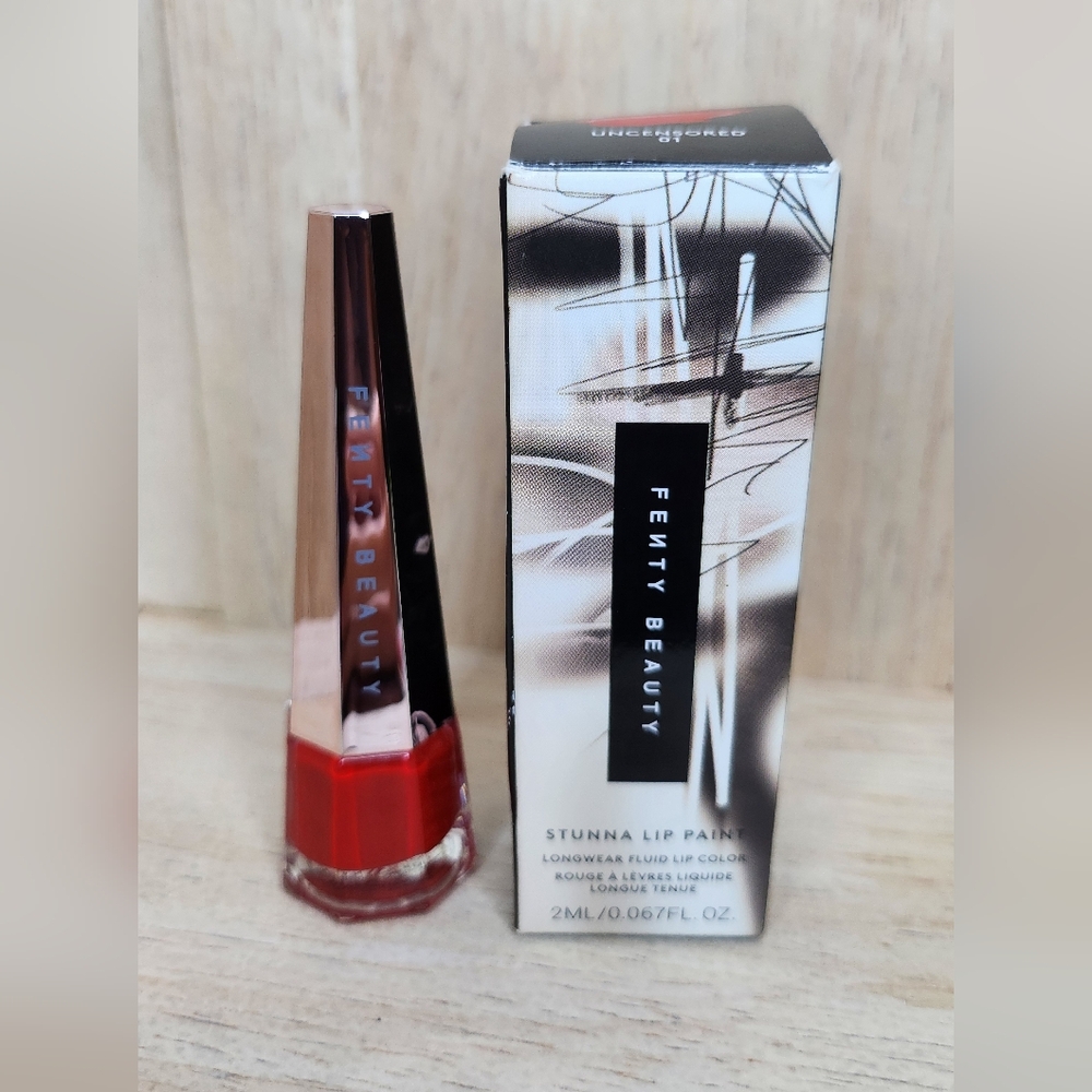 Fenty Beauty Stunna Lip Paint in the shade Uncensored 01.
